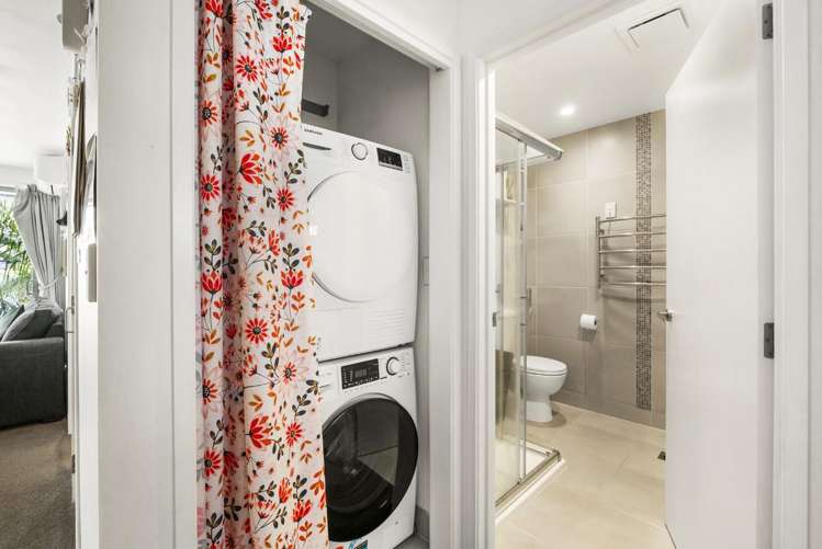 211/17 Link Crescent Stanmore Bay_13