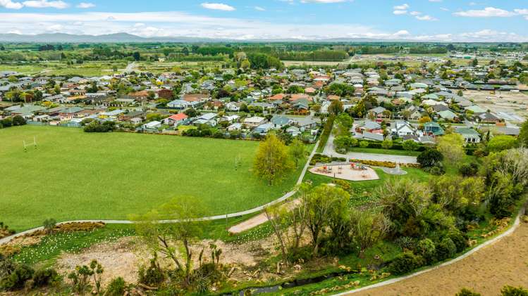 24 Crombie Green Northwood_29