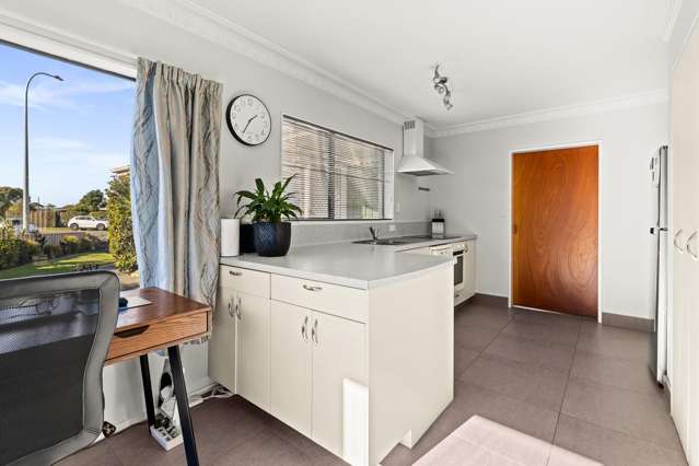 34 Roskilda Crescent Taradale_2