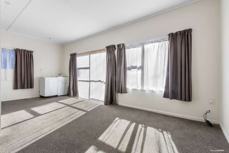 1/7 Derwent Crescent Titirangi_12