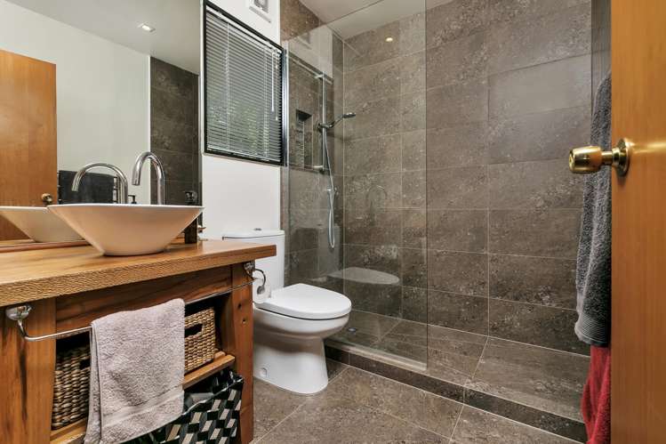 2/1 Tern Place Unsworth Heights_10