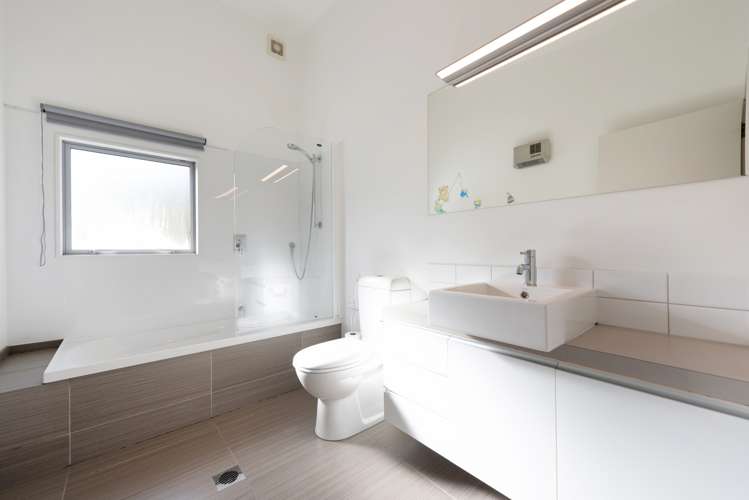 1 Saddleback Grove Karori_15