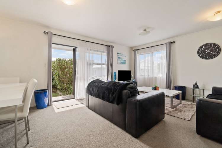 2/20 Hill Crescent Papakura_5