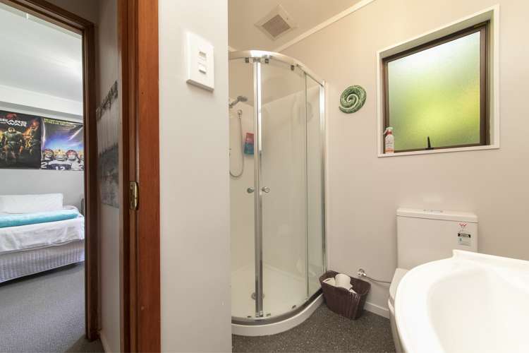 8 Kaurimu Rise Titirangi_13