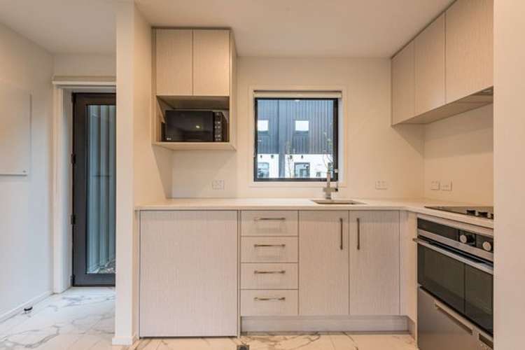 8/10 Avery Grove Boulcott_10