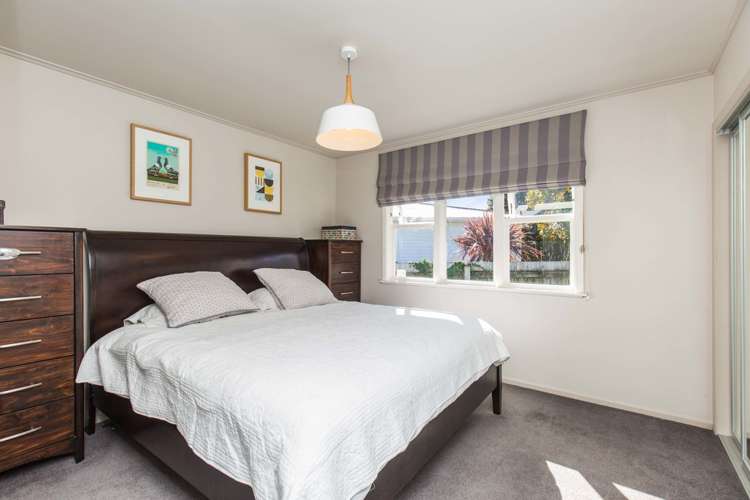 8 Crocombe Crescent Beach Haven_5