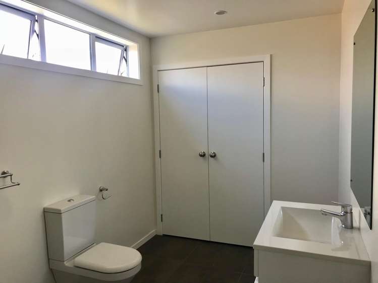 202/200 Pilkington Road Point England_8