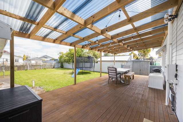18 Burns Avenue Takaro_3