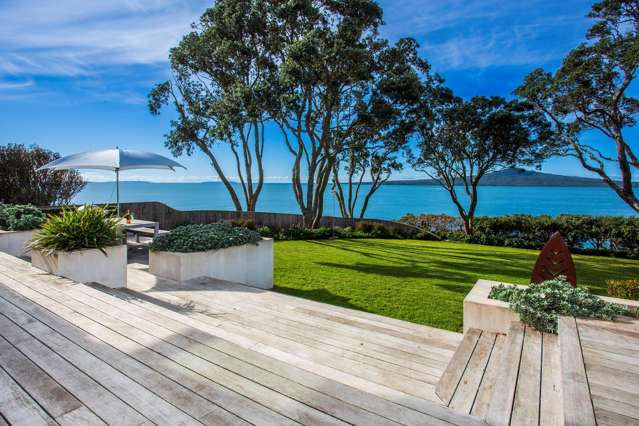 Cape Cod Elegance – Prime Waterfront Position