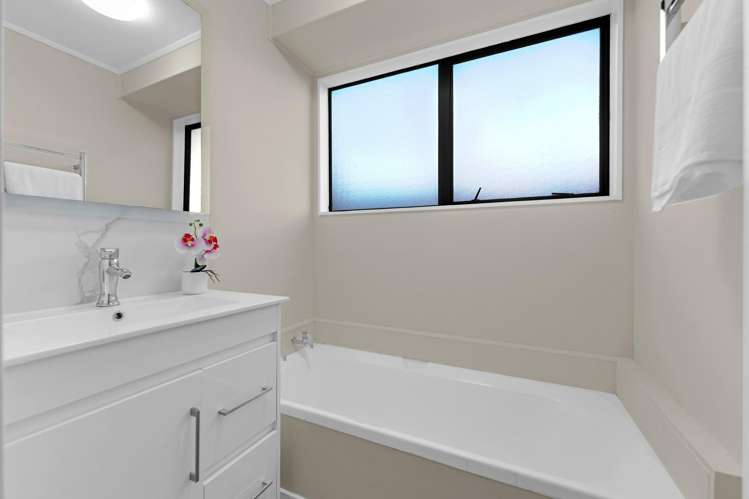 2/14 Etherton Drive Weymouth_6