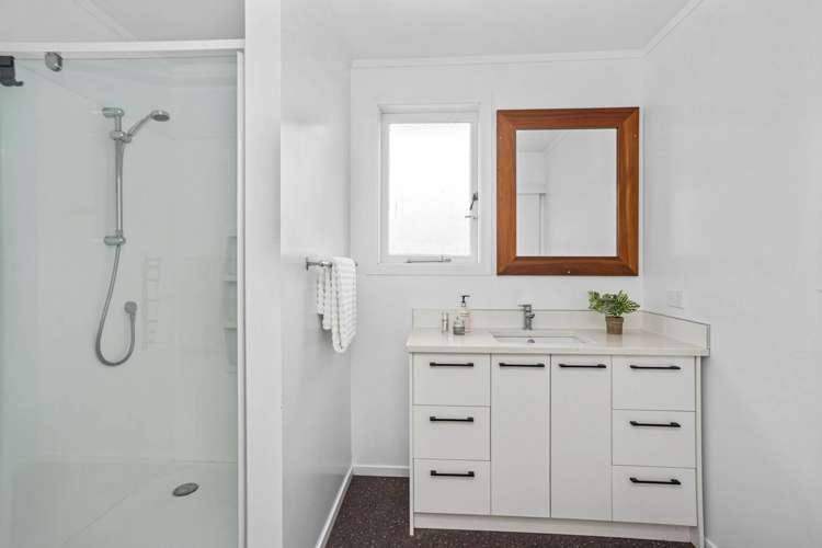 64 Archibald Road Kelston_10