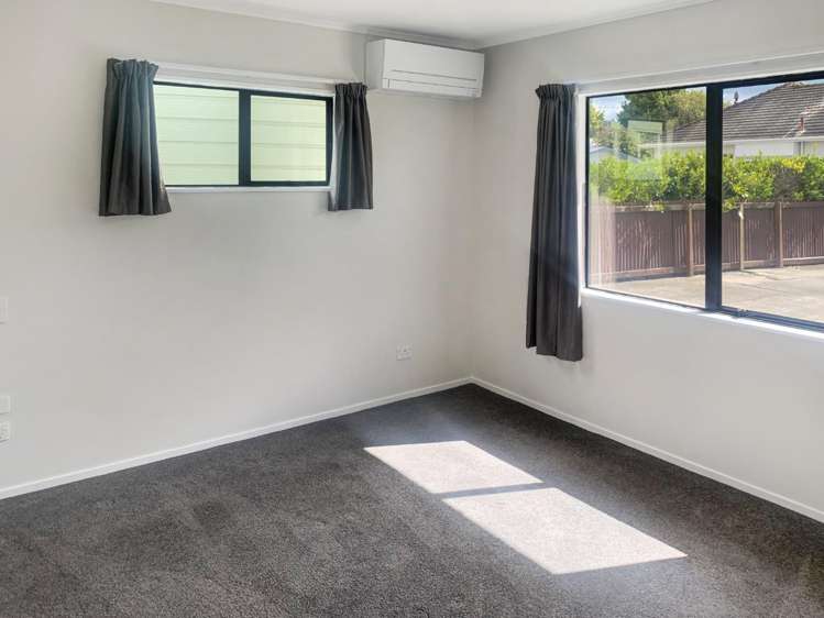 2/1002 Southland Road 10495_5
