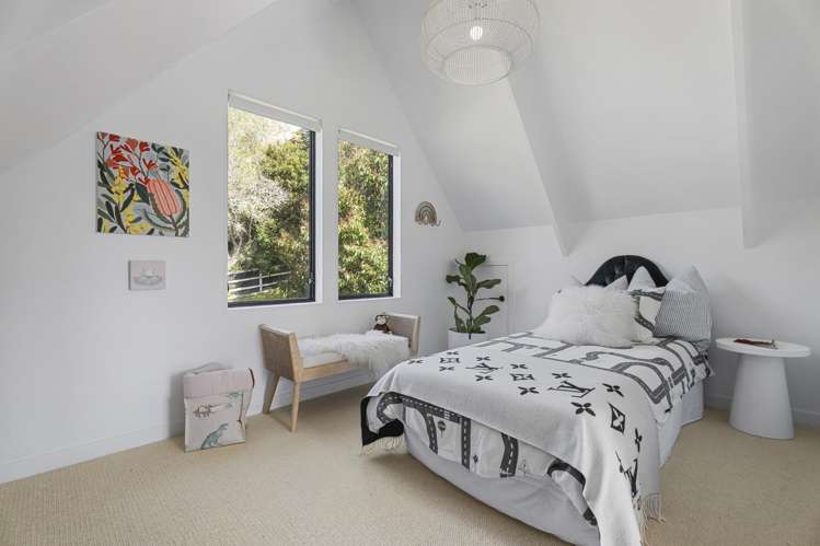 29 Calais Terrace Ostend_18