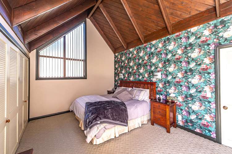 22 Shakespeare Road Bastia Hill_13