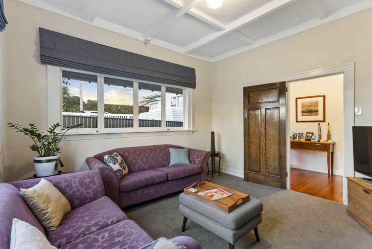 8 Jesmond Terrace Mount Albert_12