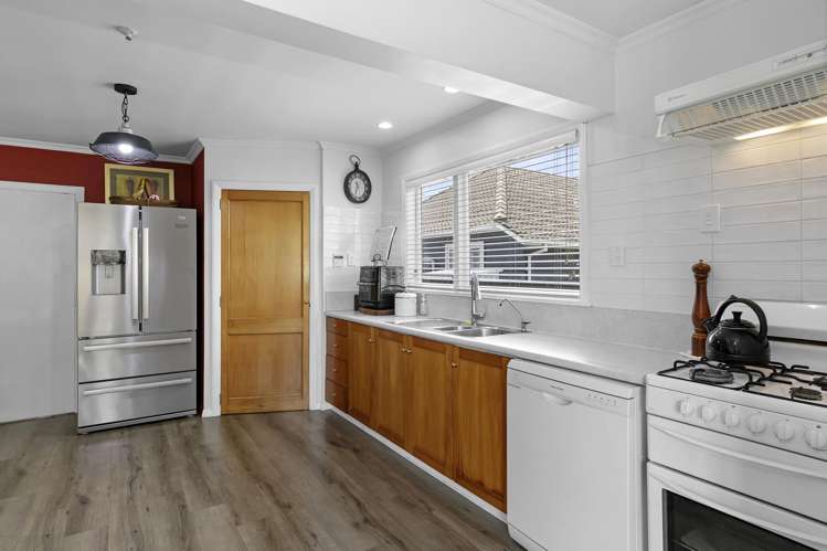 17 Burden Avenue Wainuiomata_9