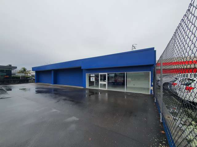 High profile retail/workshop for lease