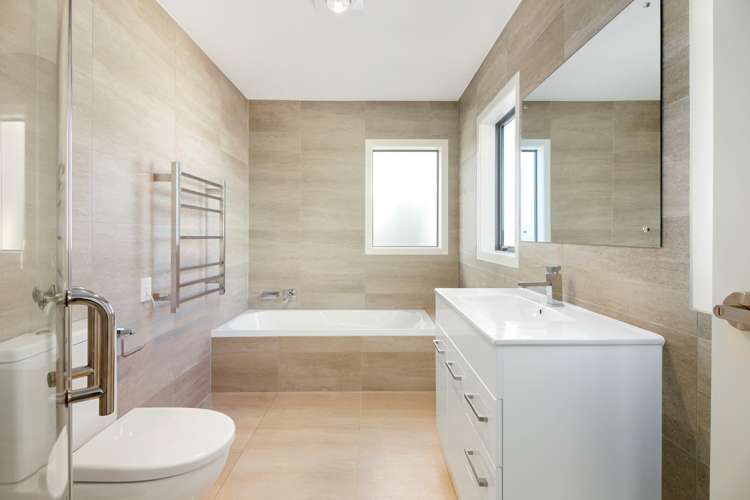 2 Ararata Lane Mangere Bridge_15