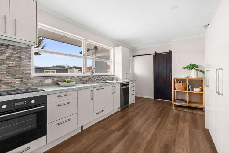 218 Sunnybank Crescent Camberley_8