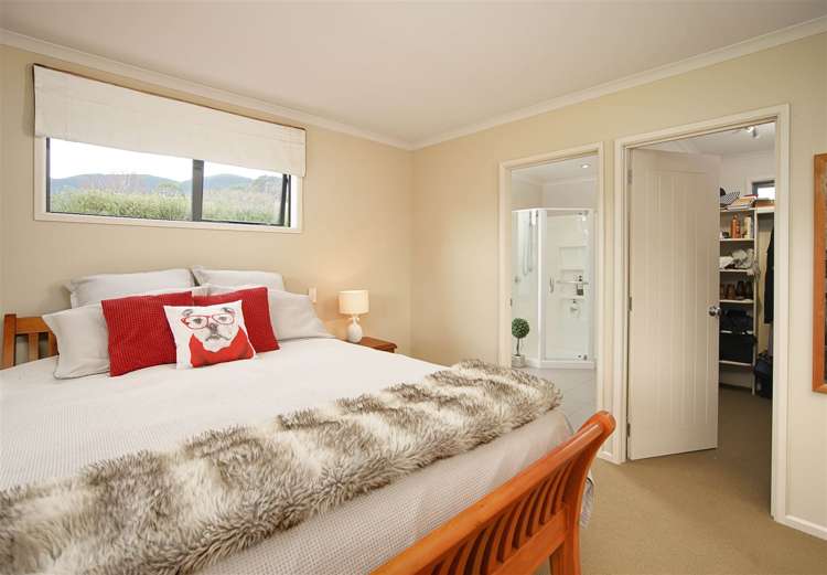 8 Ken Wadsworth Way Stoke_10