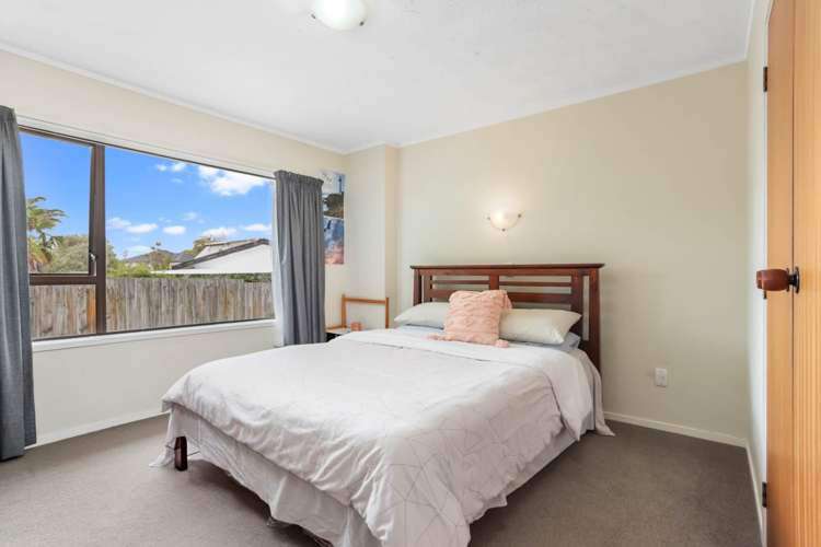 2/10 Metric Place Te Atatu South_8