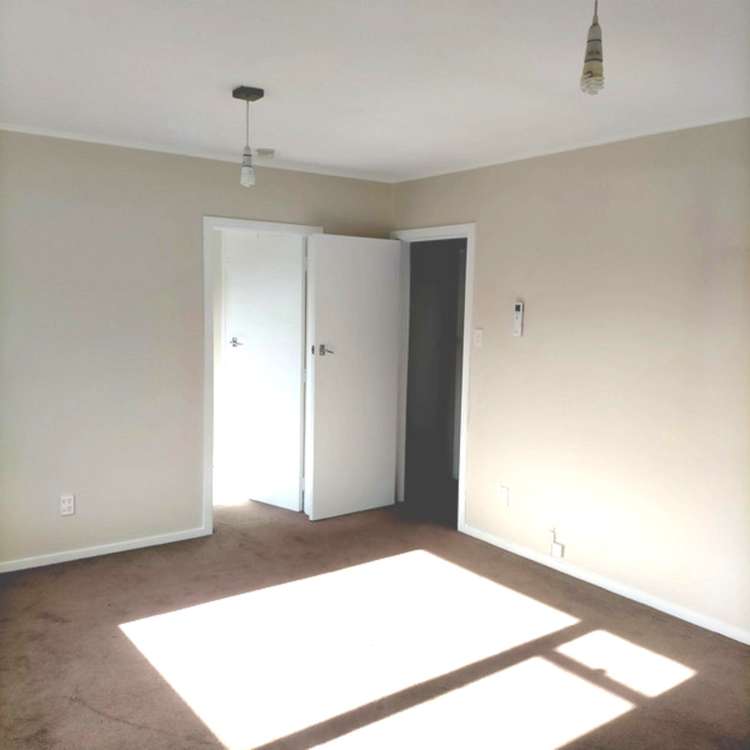 2/139 Queens Drive Lyall Bay_6