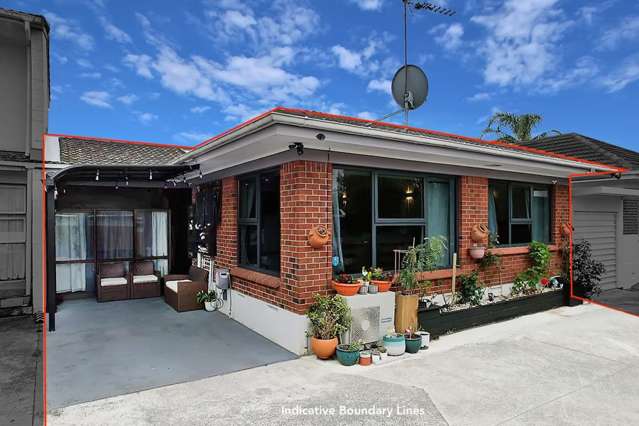 Modern Living in the Golden Circle!