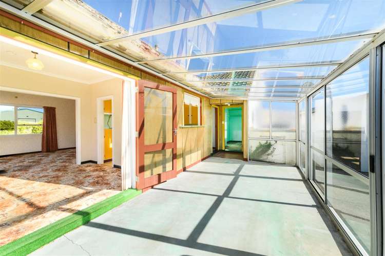 27 Lower High Street Marton_12