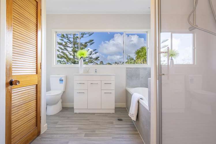 16 Glamorgan Drive Torbay_8