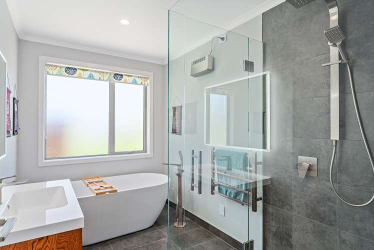 4 Carlisle Street Lumsden Surrounds_11