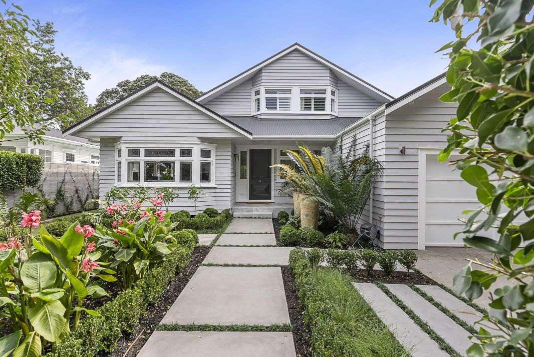 39 Maungakiekie Avenue in Greenlane, Auckland City