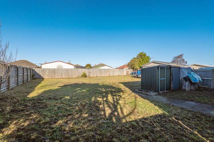 20 and 22 Bournemouth Crescent Aranui_17
