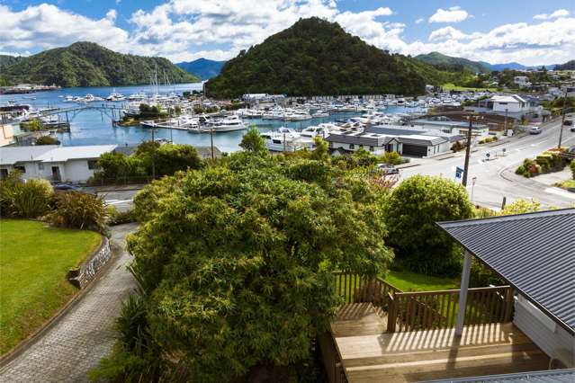 Top Picton Location...Check Out These Views!