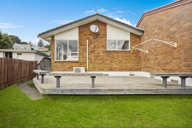 2/82 Moore Street Hillcrest_2