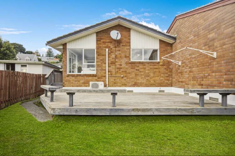 2/82 Moore Street Hillcrest_2
