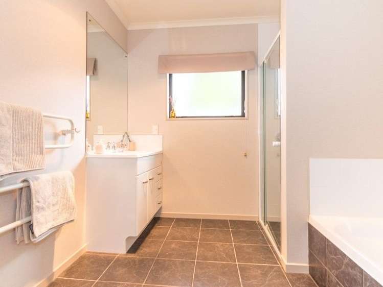 112 Long Melford Road Awapuni_12