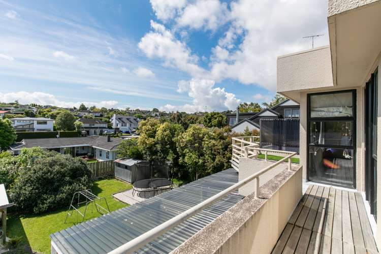 1 & 2/66 Allum Street Kohimarama_13