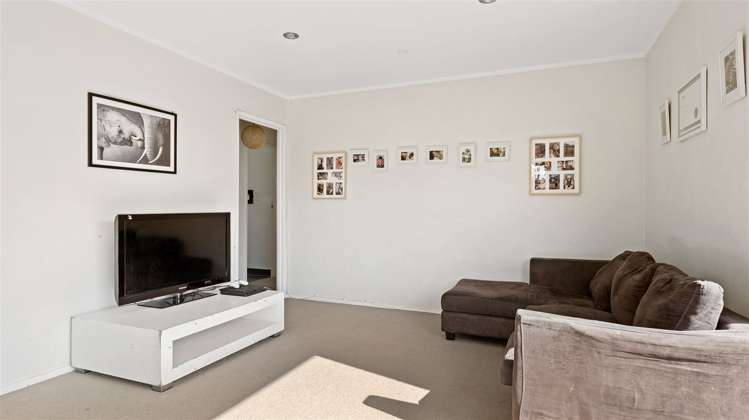 2/111 Tirimoana Road Te Atatu South_5