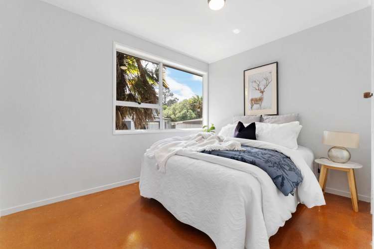 67 Riverpark Crescent Henderson_19