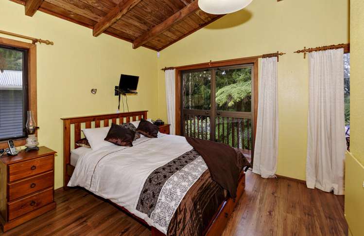 214 Woodlands Park Road Titirangi_14