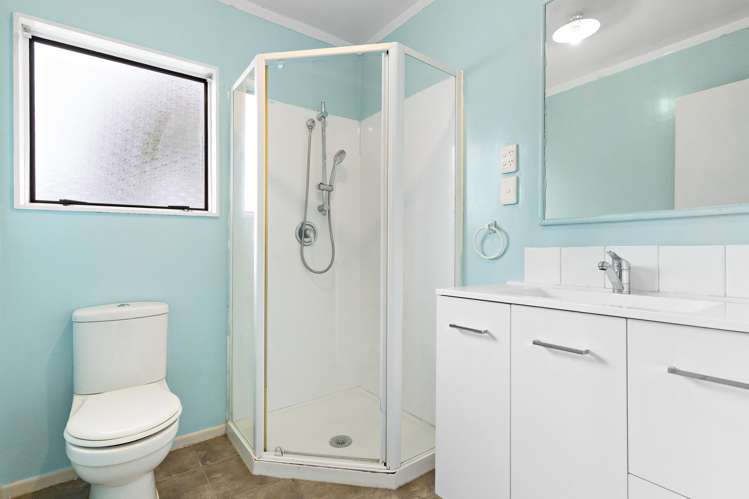 4/14 Beaubank Road Kelston_8