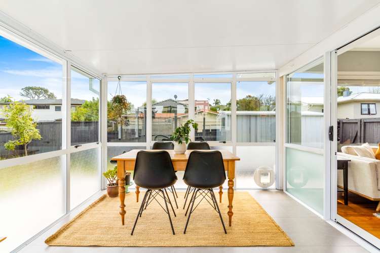 2/42 Chartwell Avenue Glenfield_4