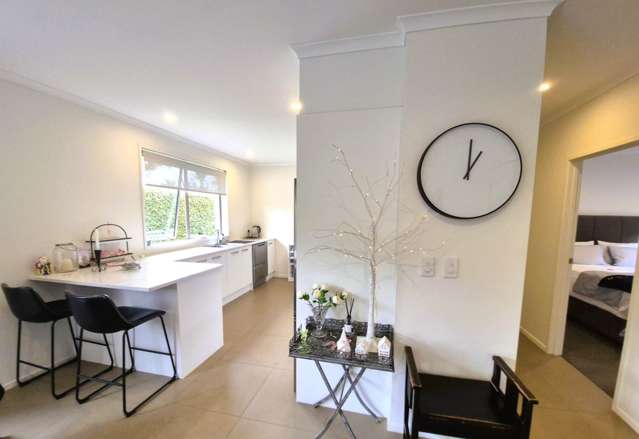 Stylish Home, River Reserve Views & Gated Security