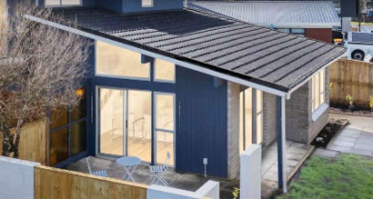 2/30 Whiteacres Drive_0