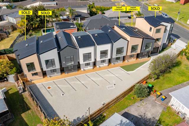 Discover Luxurious Living in Te Atatu Peninsula!