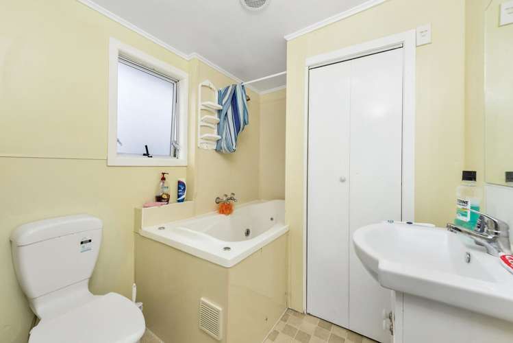 16 Richan Street Glenview_11