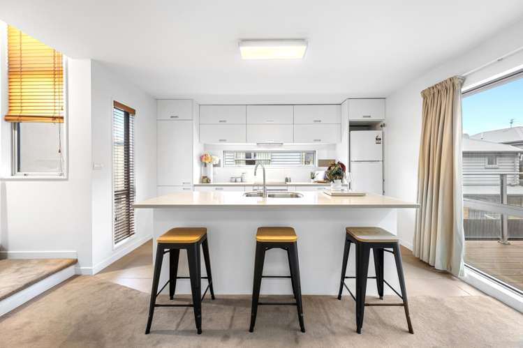 5/63 Burke Street Addington_4