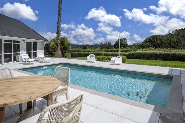 30 Bernard Magnus Lane Greenhithe_2