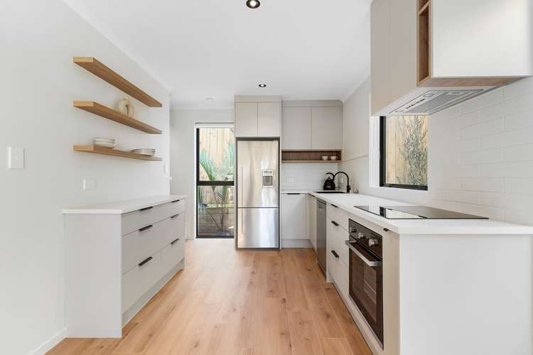 2/1092 Great North Road Point Chevalier_4