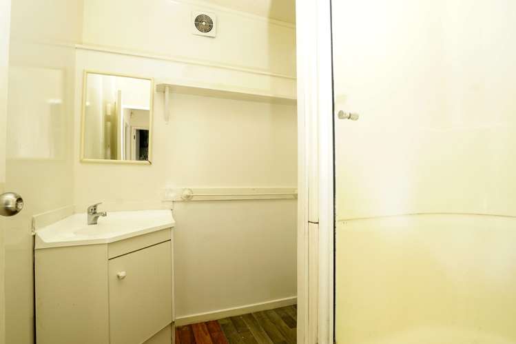 1/2 Karapiti Place Glen Eden_6